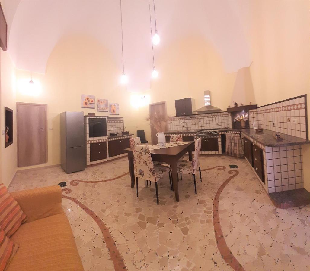 Casa Vacanze "Alizza" 알레지오 외부 사진